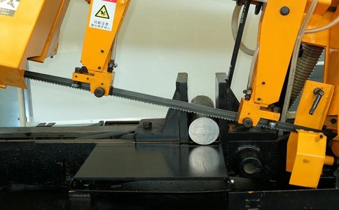 木里数控带锯床自动送料精度会出现偏差吗？