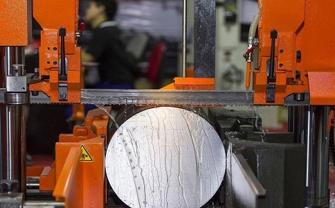 木里立式金属带锯床切削出现跑带故障解决方法！